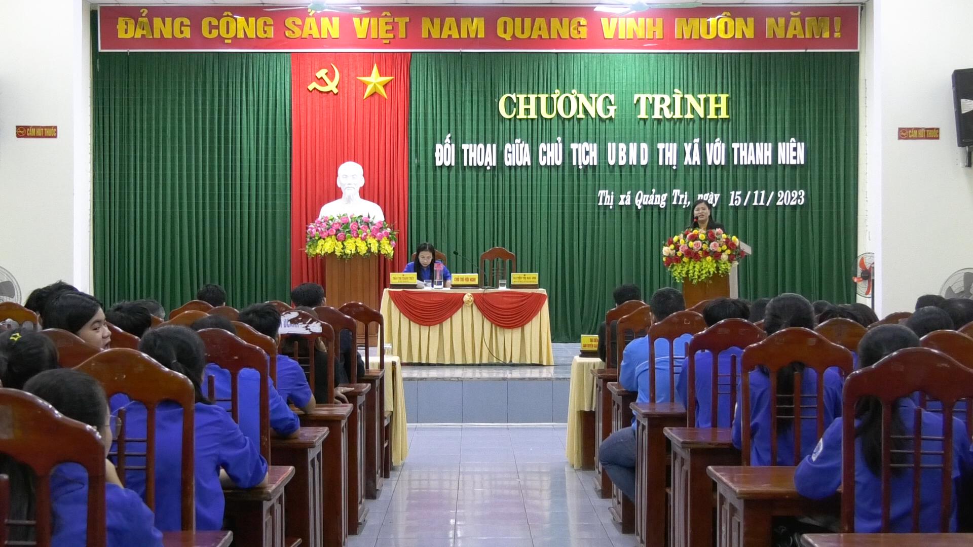 Chủ tịch UBND thị xã Quảng Trị đối thoại với thanh niên